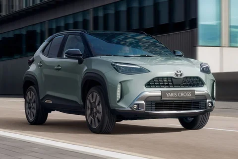 Toyota Yaris Cross 1.5 Hybrid 115 Dynamic 2025 view 5