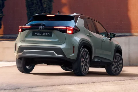 Toyota Yaris Cross 1.5 Hybrid 115 Dynamic 2025 view 6