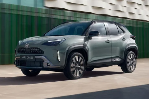 Toyota Yaris Cross 1.5 Hybrid 115 Dynamic 2025 view 7
