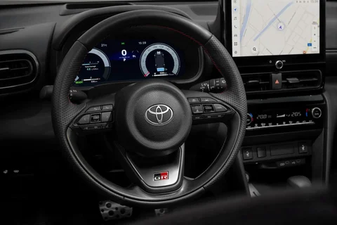 Toyota Yaris Cross 1.5 Hybrid 115 Dynamic 2025 view 11