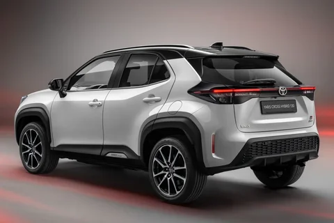 Toyota Yaris Cross 1.5 Hybrid 115 Dynamic 2025 view 12