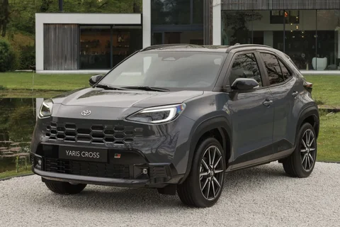 Toyota Yaris Cross Hybrid 130 First Edition 2026 suv όψη 12