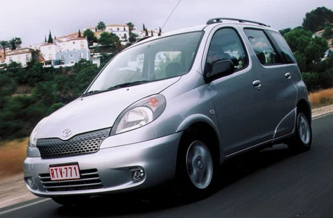 Toyota Yaris Verso 1.4 D4-D Linea Luna E 2002 view 9