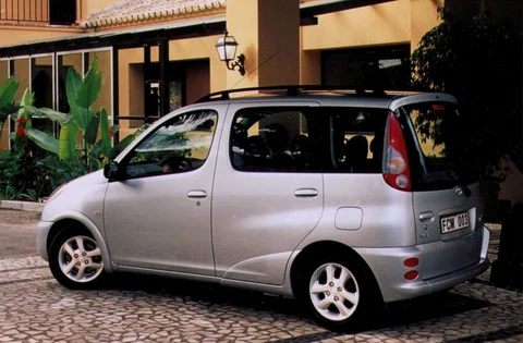Toyota Yaris Verso 1.4 D4-D Linea Luna E 2002 view 3