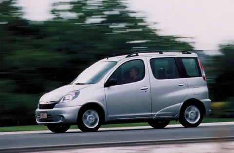 Toyota Yaris Verso 1.4 D4-D Linea Luna E 2002 view 5