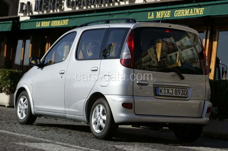 Toyota Yaris Verso 1.4 D4-D 2003 front view