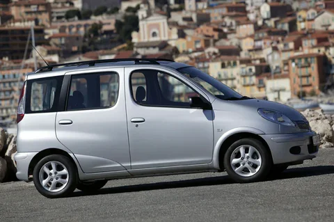Toyota Yaris Verso 1.4 D4-D 2003 view 10