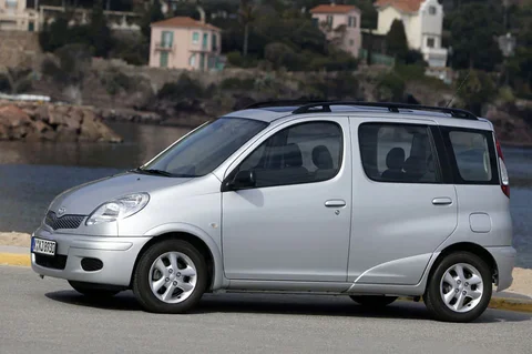 Toyota Yaris Verso 1.4 D4-D 2003 view 6