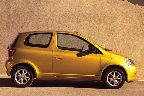 Toyota Yaris 1.4 D4-D Linea Sol 2002 view 2