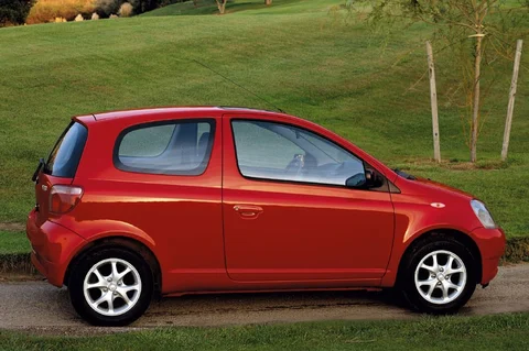 Toyota Yaris 1.4 D4-D Linea Sol 2002 view 3