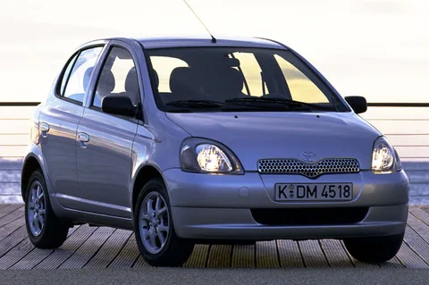 Toyota Yaris 1.4 D4-D Linea Sol 2002 view 3