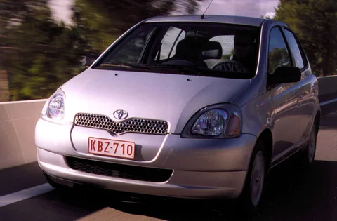 Toyota Yaris 1.4 D4-D Linea Sol 2002 view 8