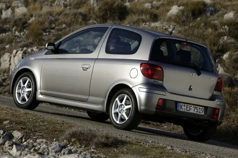 Toyota Yaris 1.4 D4-D Linea Sol 2003 view 2