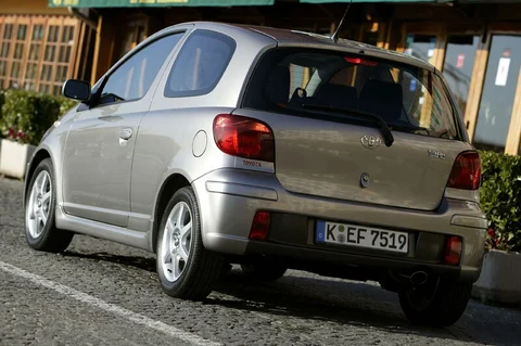 Toyota Yaris 1.4 D4-D Linea Sol 2003 view 6