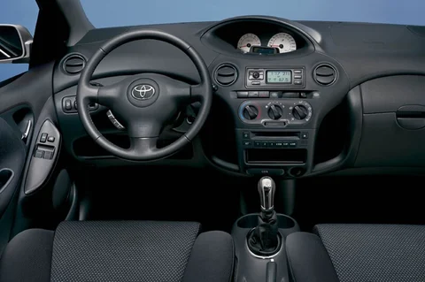 Toyota Yaris 1.4 D4-D Linea Sol 2003 view 9