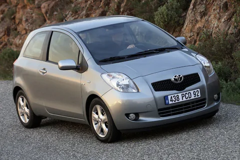 Toyota Yaris 1.4 D-4D Linea Terra 2005 view 3