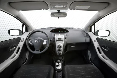 Toyota Yaris 1.4 D-4D Linea Terra 2005 view 10