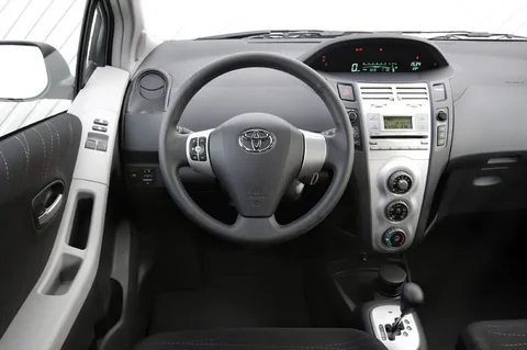 Toyota Yaris 1.4 D-4D Linea Terra 2005 view 2