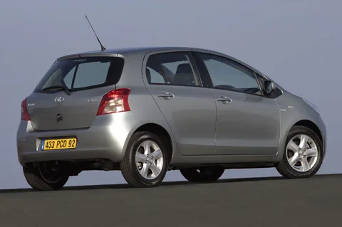 Toyota Yaris 1.4 D-4D Linea Terra 2005 view 3
