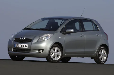 Toyota Yaris 1.4 D-4D Linea Terra 2005 view 4