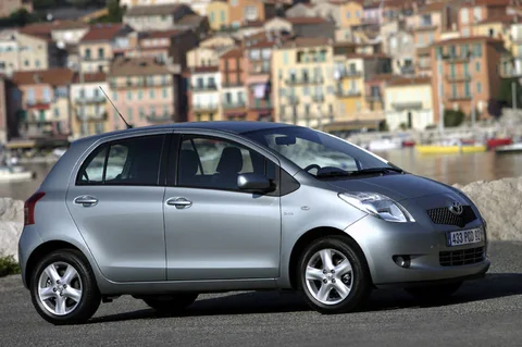 Toyota Yaris 1.4 D-4D Linea Terra 2005 view 6