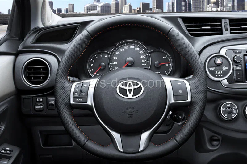 Toyota Yaris 1.0 VVT-i Acces 2012 front view