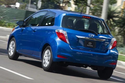 Toyota Yaris 1.0 VVT-i Acces 2012 view 7