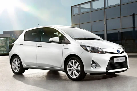 Toyota Yaris 1.5 Full Hybrid Dynamic 2012 view 2