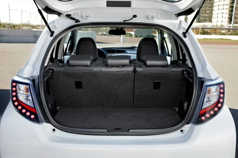 Toyota Yaris 1.5 Full Hybrid Dynamic 2012 view 4