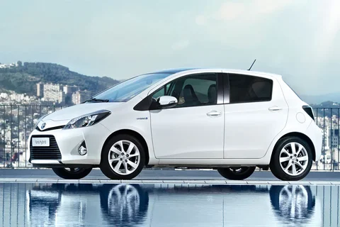 Toyota Yaris 1.5 Full Hybrid Dynamic 2012 view 7