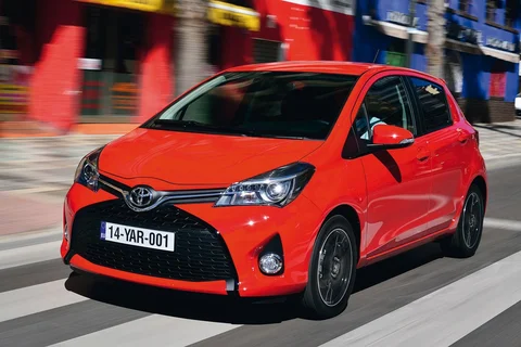 Toyota Yaris 1.5 Full Hybrid Dynamic 2014 view 3