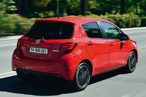 Toyota Yaris 1.5 Full Hybrid Dynamic 2014 view 4