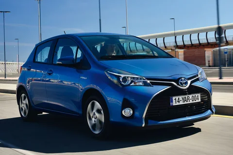Toyota Yaris 1.5 Full Hybrid Dynamic 2014 view 5