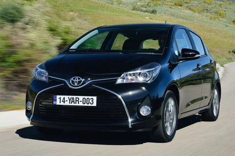 Toyota Yaris 1.5 Full Hybrid Dynamic 2014 view 9