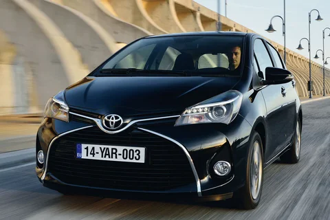 Toyota Yaris 1.5 Full Hybrid Dynamic 2014 view 10
