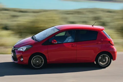 Toyota Yaris 1.5 Full Hybrid Dynamic 2014 view 12