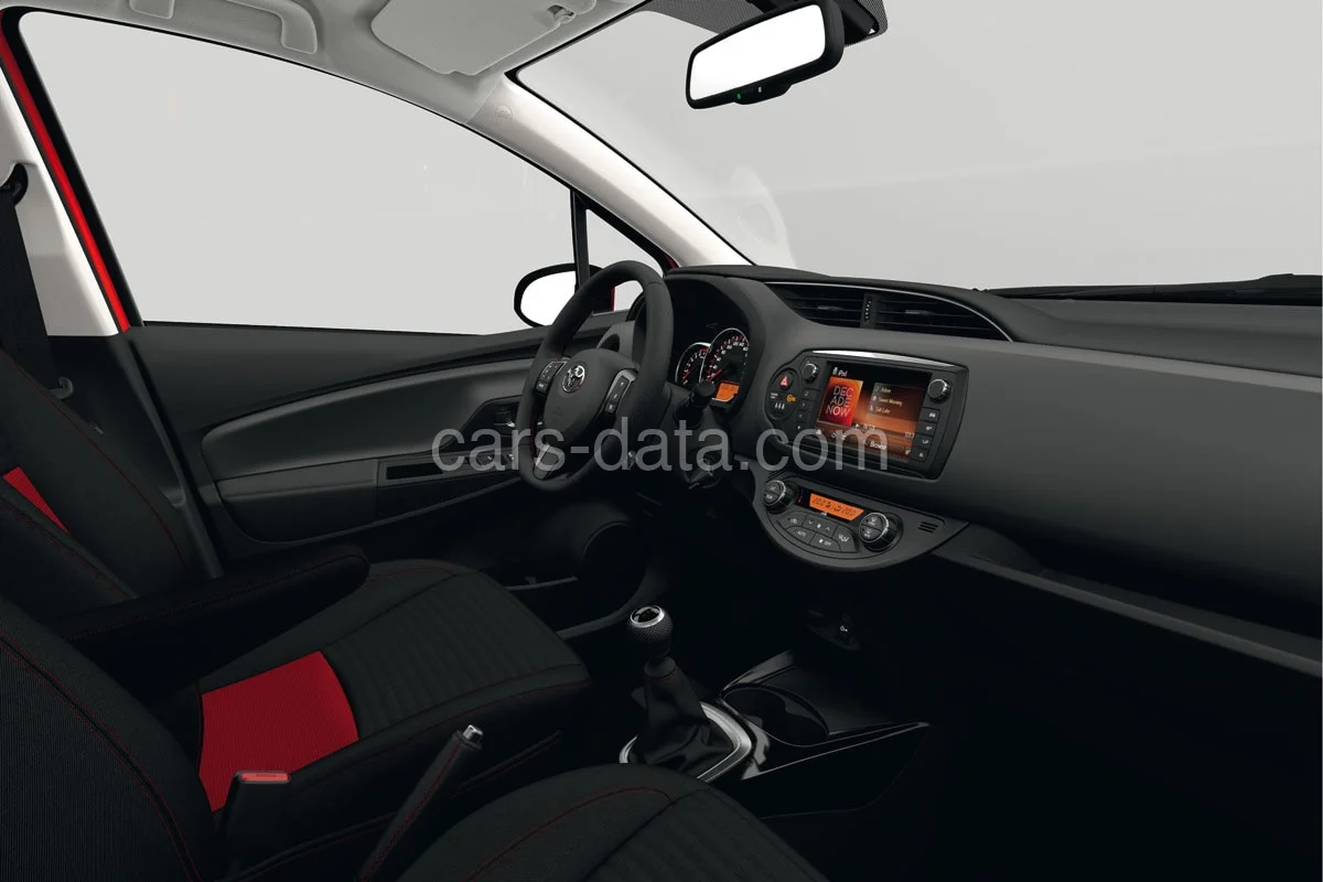 Toyota Yaris 1.3 VVT-i Dynamic 2014 front view