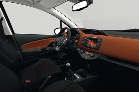 Toyota Yaris 1.3 VVT-i Dynamic 2014 view 2