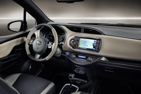 Toyota Yaris 1.5 Hybrid Dynamic 2018 view 3