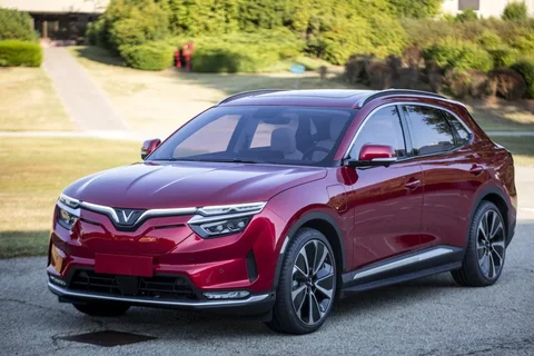 VinFast VF8 Eco 82kWh 2023 view 5