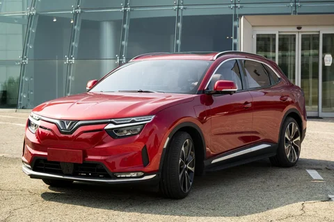 VinFast VF8 Eco 82kWh 2023 view 6