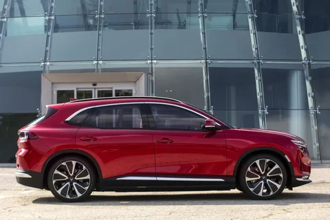 VinFast VF8 Eco 82kWh 2023 view 9
