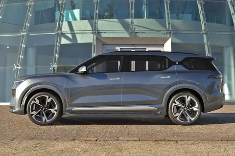 VinFast VF9 Eco 92kWh 2023 view 2