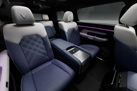 VinFast VF9 Eco 92kWh 2023 view 4