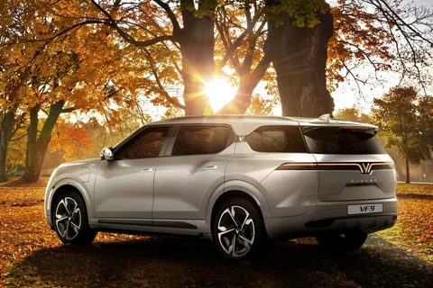 VinFast VF9 Eco 92kWh 2023 view 5