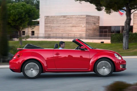 Volkswagen Beetle Cabrio 1.2 TSI Design 2013 view 4