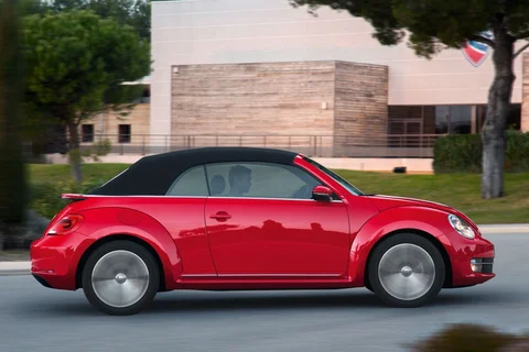 Volkswagen Beetle Cabrio 1.2 TSI Design 2013 view 5