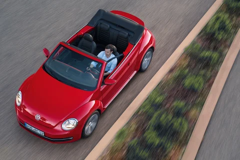 Volkswagen Beetle Cabrio 1.2 TSI Design 2013 view 9