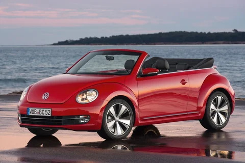 Volkswagen Beetle Cabrio 1.2 TSI Design 2013 view 10