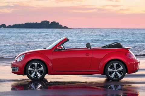 Volkswagen Beetle Cabrio 1.2 TSI Design 2013 view 12